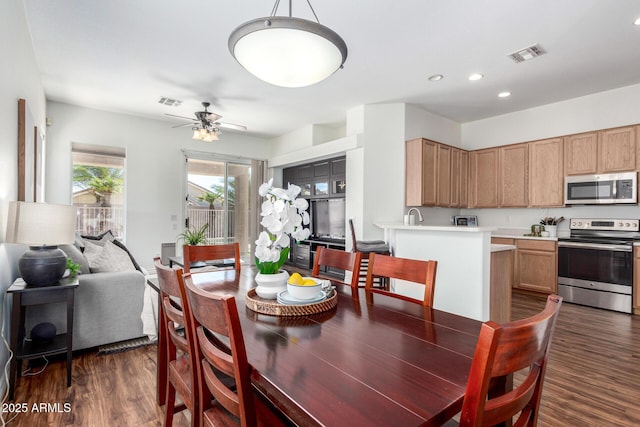 dining space featuring a ceiling fan, dark wood-style flooring, visible vents, and recessed lighting