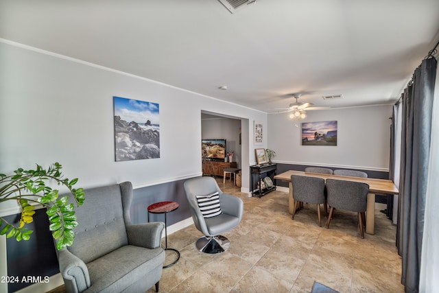 sitting room with ceiling fan