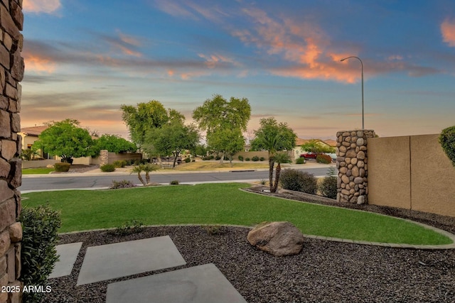 view of yard at dusk