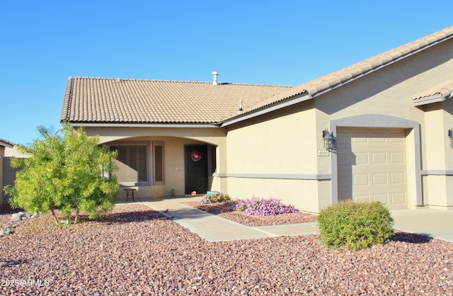 view of front facade featuring a garage