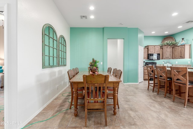 dining area featuring recessed lighting, visible vents, and baseboards