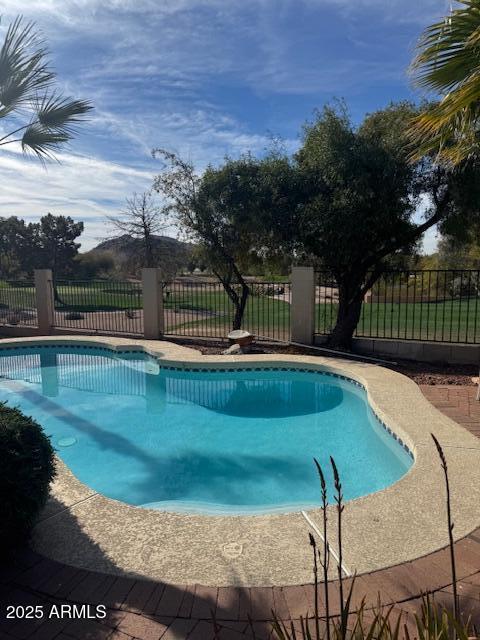 view of swimming pool