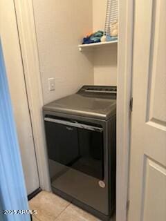 laundry room featuring washer / dryer and light tile patterned floors