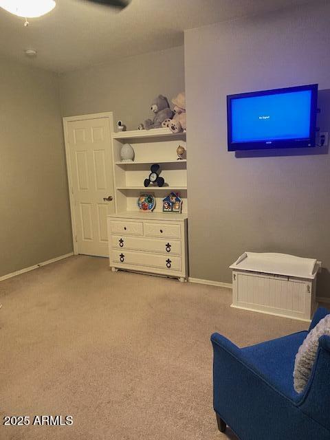 living area with carpet floors and baseboards