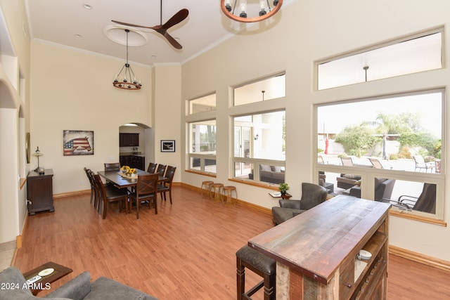 dining space with ceiling fan, crown molding, light hardwood / wood-style flooring, and plenty of natural light