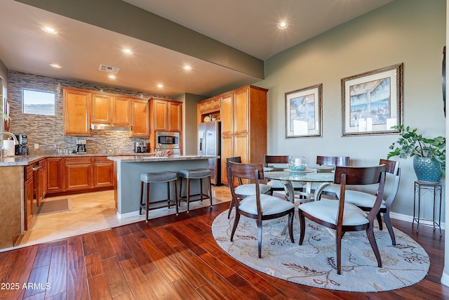16336 E Ridgeline Dr, Fountain Hills, AZ 85268 - dining space featuring recessed lighting, light wood-style floors, visible vents, and baseboards