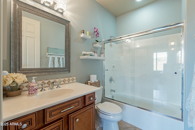 16336 E Ridgeline Dr, Fountain Hills, AZ 85268 - full bath with tile patterned floors, toilet, vanity, bath / shower combo with glass door, and decorative backsplash