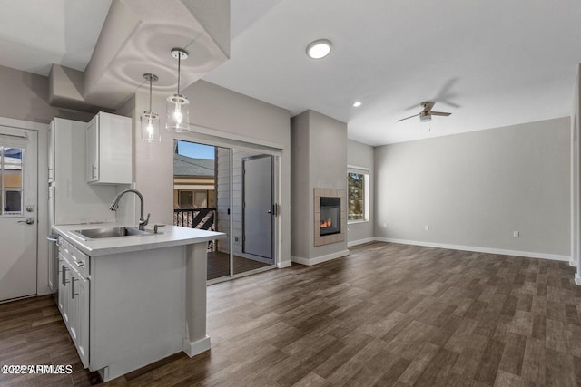 4343 E Soliere Ave Unit 2070, Flagstaff, AZ 86004 - kitchen with dark wood-style flooring, light countertops, a ceiling fan, a sink, and open floor plan