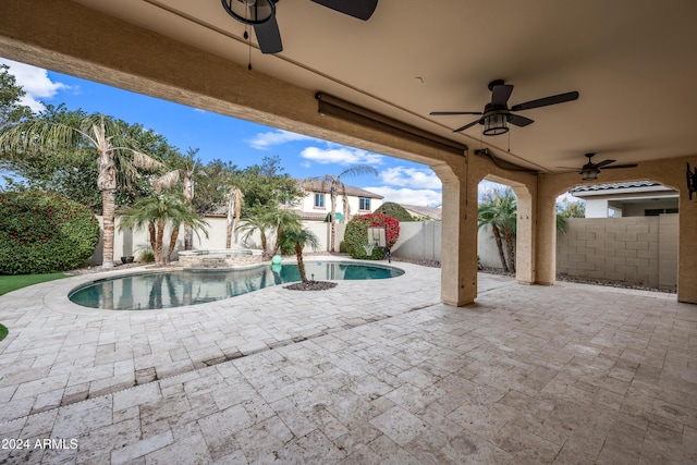 view of swimming pool with an in ground hot tub, ceiling fan, and a patio