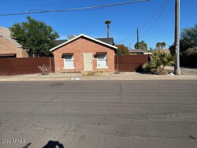 view of front of property