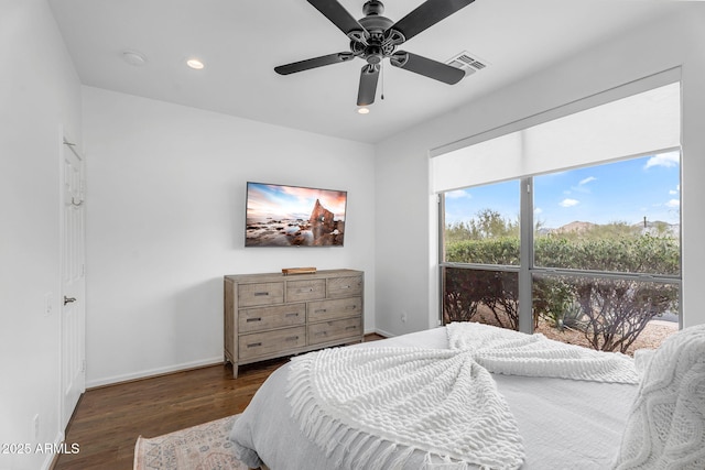 bedroom featuring ceiling fan, visible vents, wood finished floors, baseboards, and recessed lighting