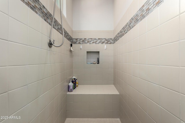 bathroom featuring tiled shower