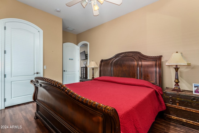 bedroom with dark hardwood / wood-style flooring and ceiling fan