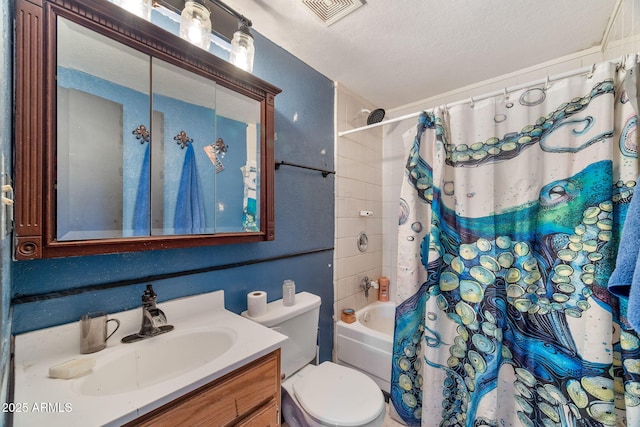 1326 W Apache Ln, Pinetop-Lakeside, AZ 85929 - bathroom with vanity, shower / bath combo with shower curtain, and a textured ceiling