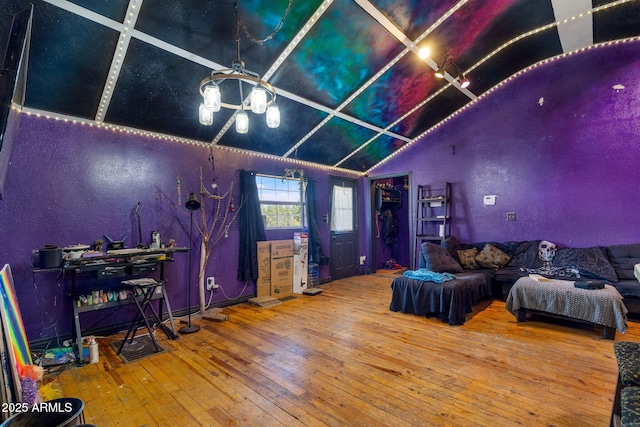 1326 W Apache Ln, Pinetop-Lakeside, AZ 85929 - cinema room featuring hardwood / wood-style floors, vaulted ceiling, a chandelier, and a textured wall