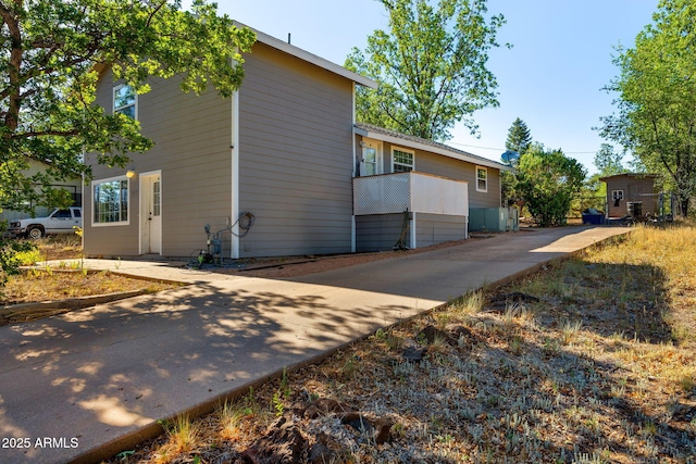 1326 W Apache Ln, Pinetop-Lakeside, AZ 85929 - view of home's exterior with driveway