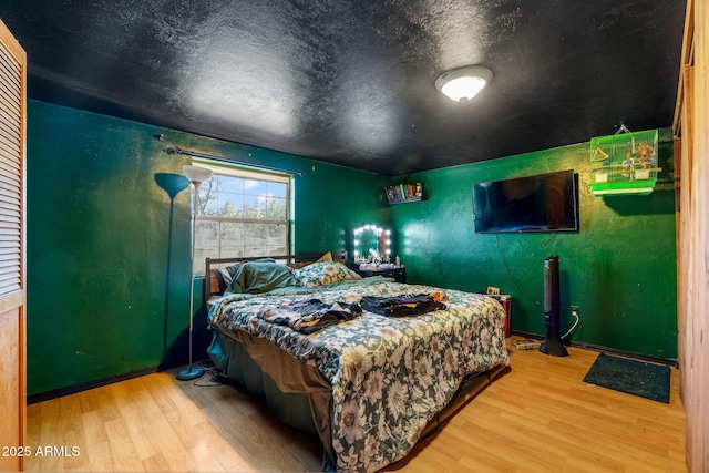 1326 W Apache Ln, Pinetop-Lakeside, AZ 85929 - bedroom featuring wood finished floors and baseboards