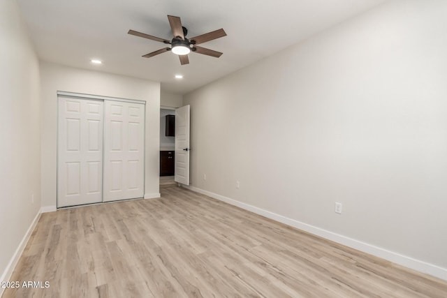 unfurnished bedroom featuring recessed lighting, a ceiling fan, baseboards, a closet, and light wood-type flooring