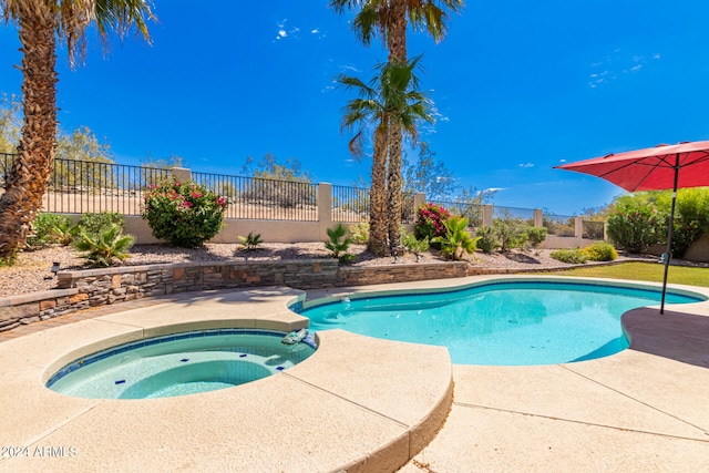 view of pool featuring an in ground hot tub