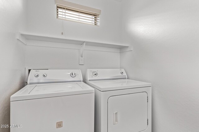 2250 E Deer Valley Rd Unit 26, Phoenix, AZ 85024 - laundry room with washing machine and dryer