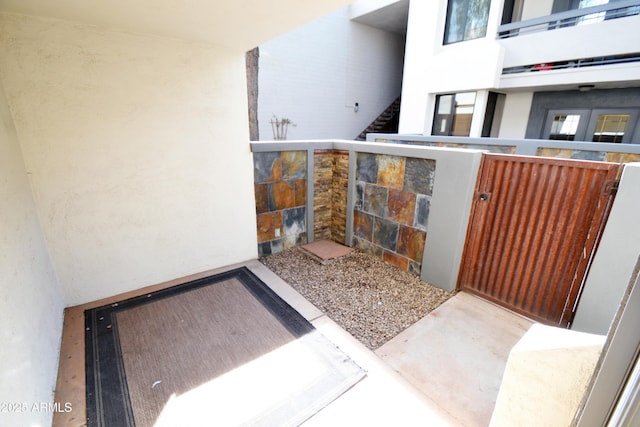 4120 N 78th St Unit 116, Scottsdale, AZ 85251 - view of exterior entry featuring stucco siding and a balcony