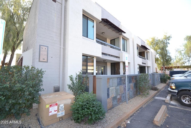 4120 N 78th St Unit 116, Scottsdale, AZ 85251 - view of building exterior with uncovered parking