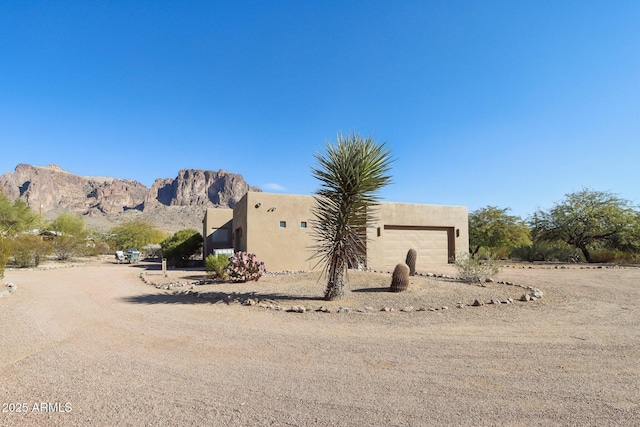 view of front of house featuring a mountain view