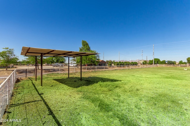 view of yard featuring a rural view