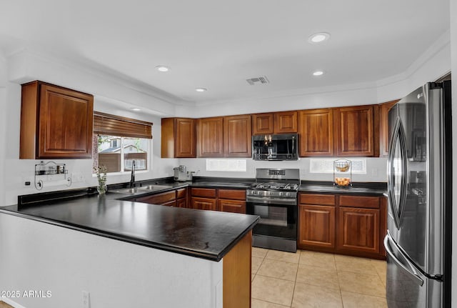 941 E Stirrup Ln, San Tan Valley, AZ 85143 - kitchen with stainless steel appliances, a peninsula, dark countertops, light tile patterned floors, and recessed lighting
