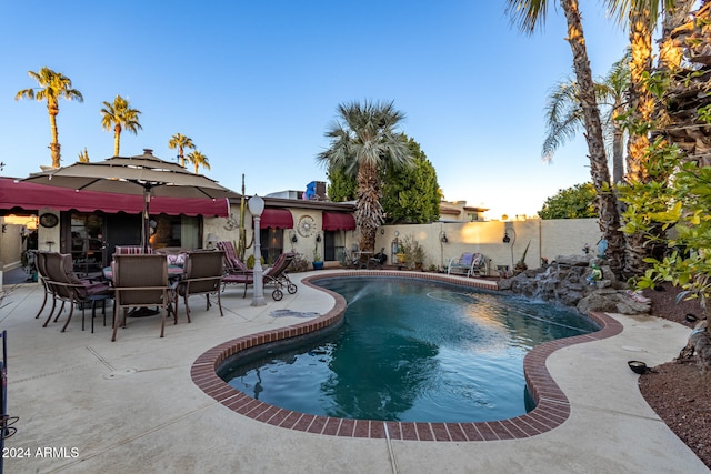 view of pool featuring a patio area and pool water feature