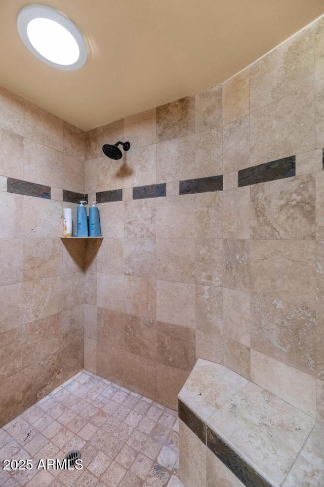 bathroom featuring tiled shower