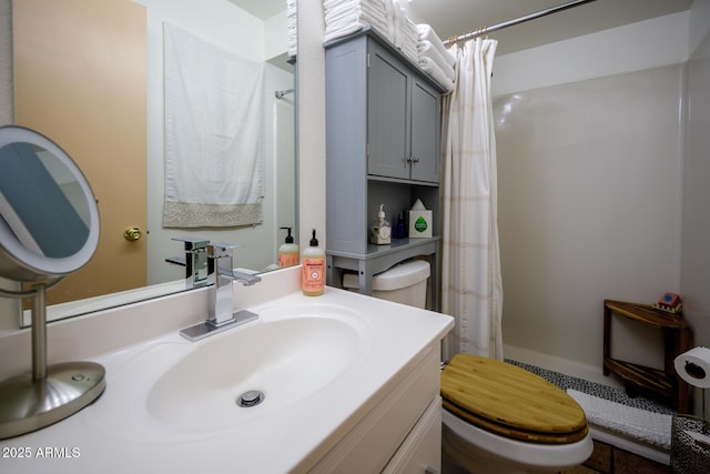 15212 N 37th Ave, Phoenix, AZ 85053 - full bathroom featuring toilet, a shower with shower curtain, and vanity