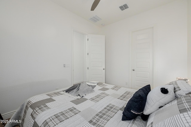 bedroom with ceiling fan