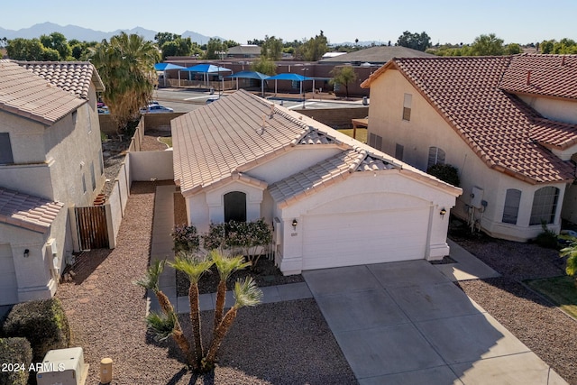 birds eye view of property featuring a mountain view