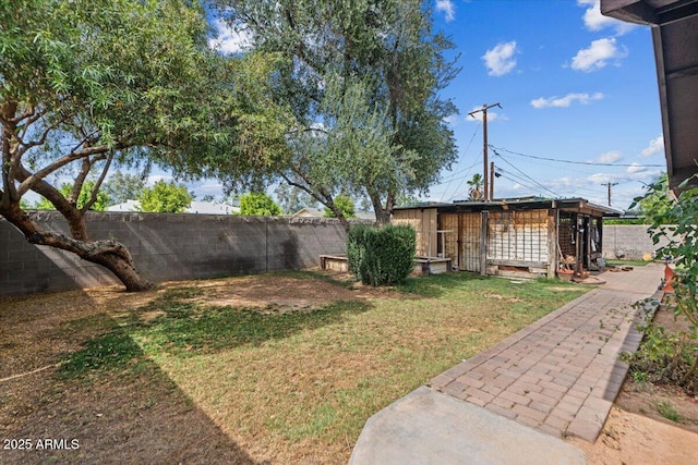 7226 E Virginia Ave, Scottsdale, AZ 85257 - view of yard featuring an outbuilding