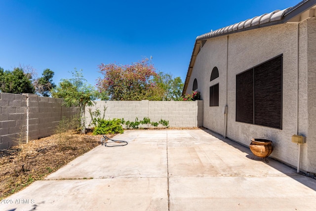 1915 E Golden Ct, Chandler, AZ 85225 - view of patio / terrace with a fenced backyard