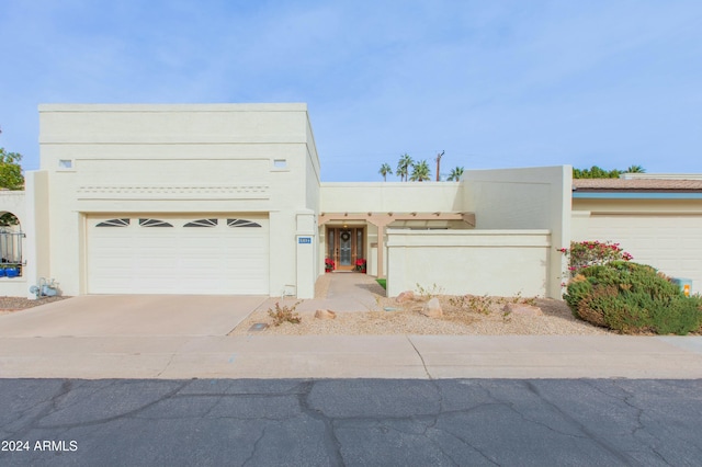 view of front facade featuring a garage