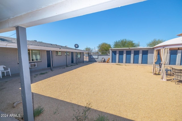 view of yard featuring a patio area