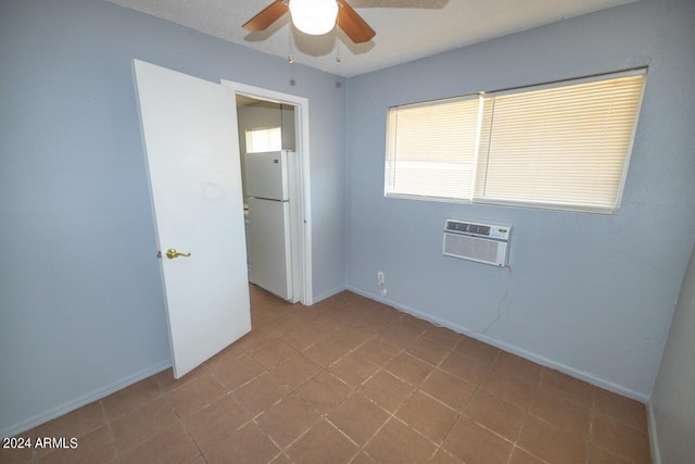 spare room with light tile patterned floors and ceiling fan