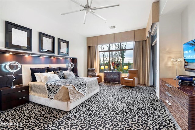 bedroom with ceiling fan