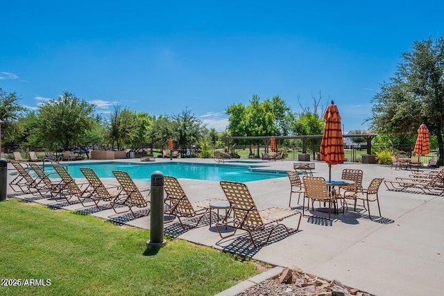 4772 E Portola Valley Dr Unit 102, Gilbert, AZ 85297 - community pool featuring a patio area