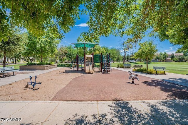 4772 E Portola Valley Dr Unit 102, Gilbert, AZ 85297 - communal playground with a lawn