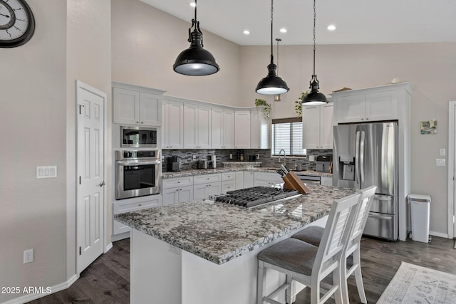 460 S Mountaine Pines Ave, Show Low, AZ 85901 - kitchen with stainless steel appliances, high vaulted ceiling, backsplash, white cabinetry, and dark wood finished floors