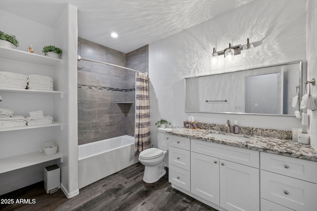460 S Mountaine Pines Ave, Show Low, AZ 85901 - bathroom featuring wood finished floors, vanity, and shower / tub combo