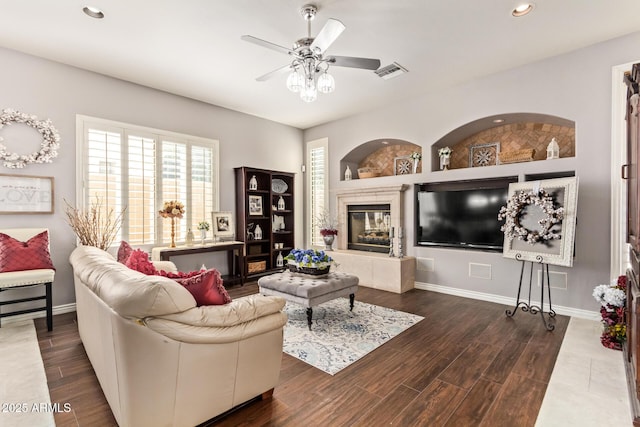 living area with dark wood-type flooring, recessed lighting, a ceiling fan, and visible vents
