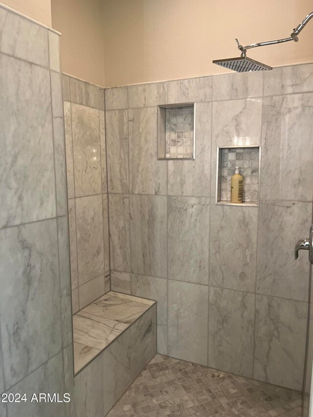 bathroom featuring a tile shower