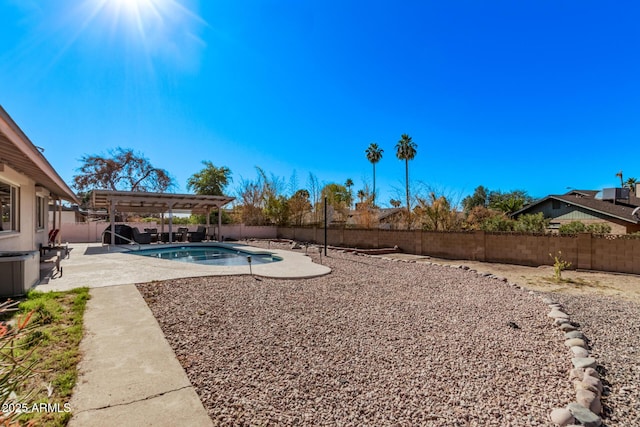 view of yard featuring a patio area, a pergola, and a fenced in pool