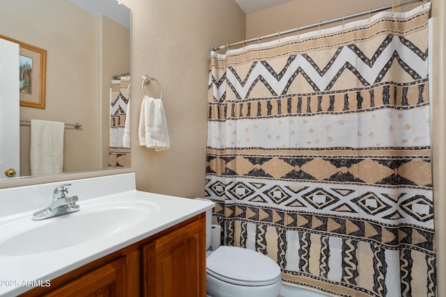 full bath with a shower with shower curtain, vanity, and toilet