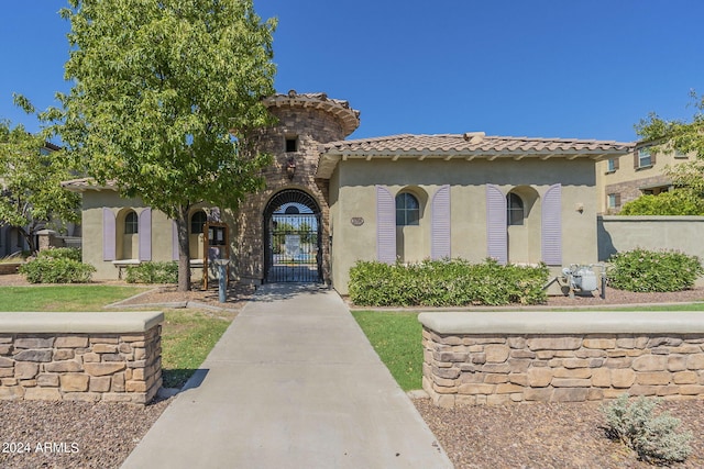 view of mediterranean / spanish-style home