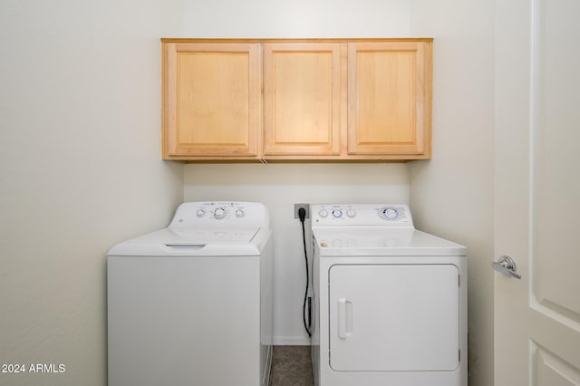 laundry room featuring cabinet space and washer and clothes dryer
